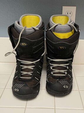 Lashed snowboard boots, mens